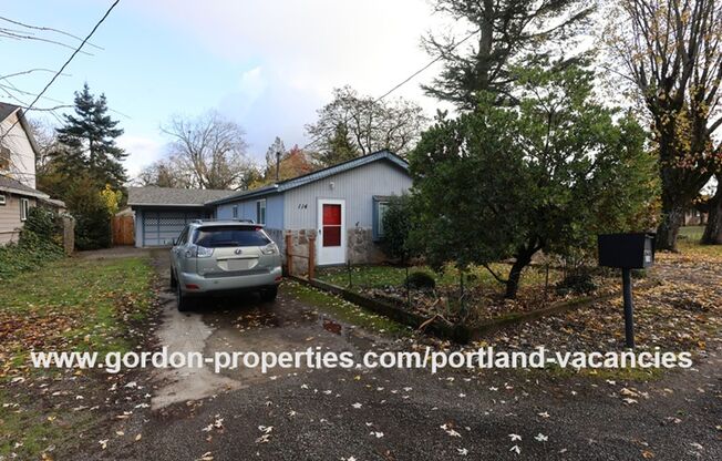 $1,795.00 - SE 127th Ave - Hazelwood single level 2 bedroom home