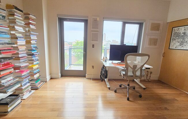 Incredible Top-Floor 1BR with Skyline Views - RENT SPECIAL