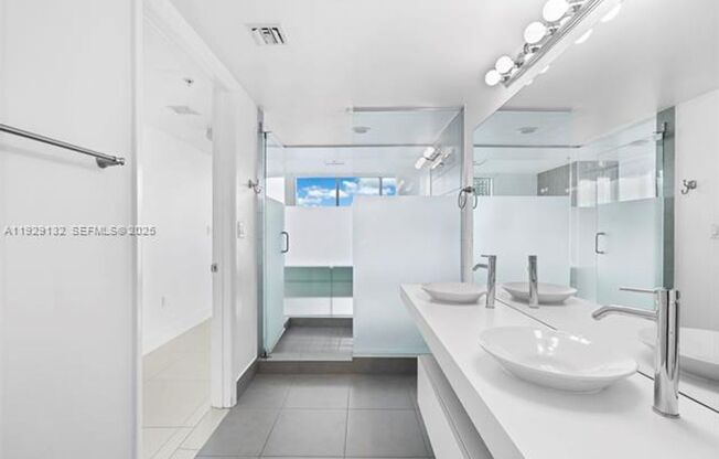 2 beds, 2 baths, 1,389 sqft, $4,400, Unit 92 SW 3rd St # 4610