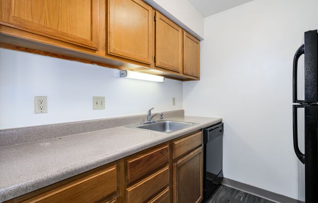 2 beds, 1 bath, 900 sqft, $1,095, Unit 11023B