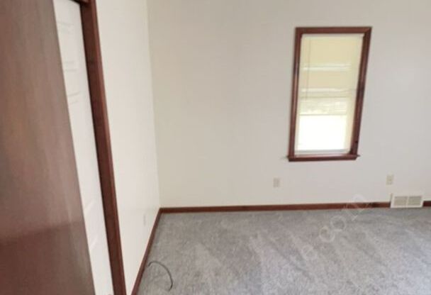 2 beds, 1 bath, $1,050