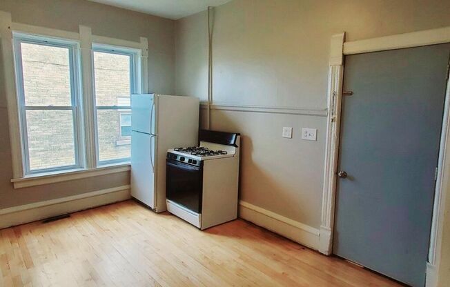 2 beds, 1 bath, 925 sqft, $925, Unit #2 Lower East