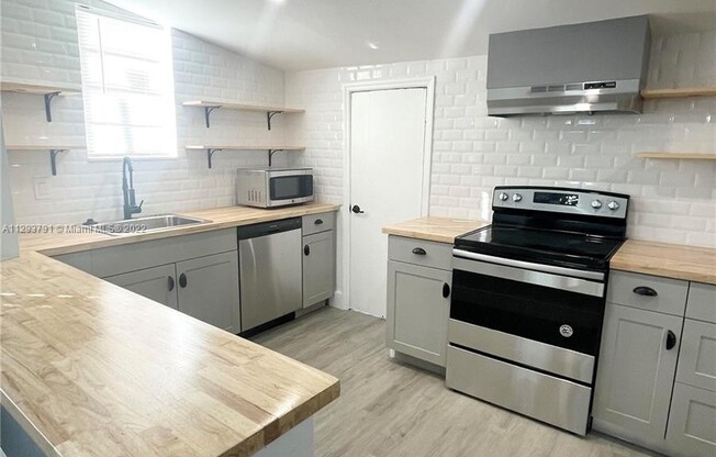 57 NW 42 ST