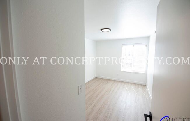 2 beds, 1 bath, 894 sqft, $1,599, Unit 04