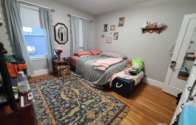 Off Street Parking - 2 Decks - On site Laundry - Pet Friendly