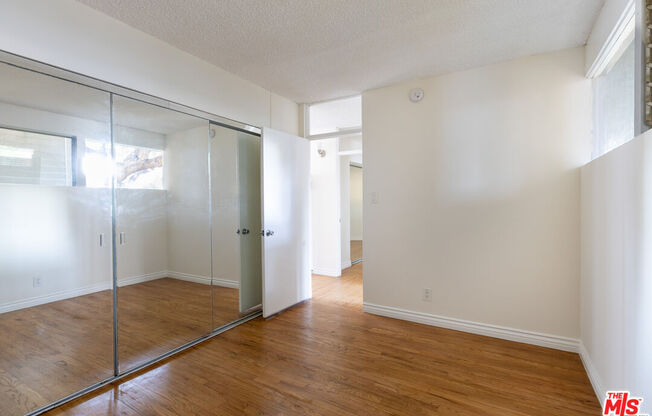 11131 ROSE AVE