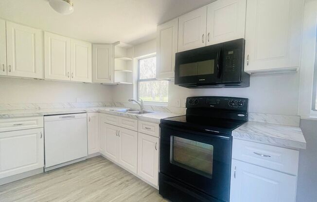 703 Gotts Rd Davenport FL 33837.... Lot of Land!!