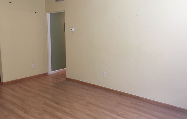 Adorable home by Dubsdread Golf Course!