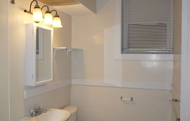 Studio, 1 bath, 540 sqft, $850, Unit B