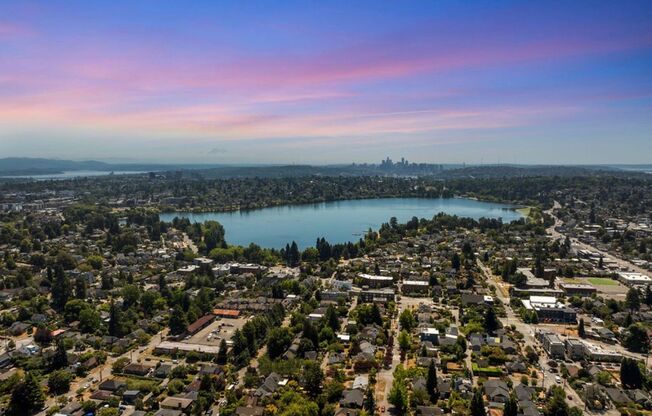 Top Floor 2-Bed Condo with Garage Parking