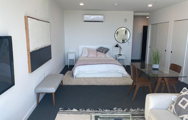 Studio, 1 bath, 583 sqft, $2,299, Unit Unit 12