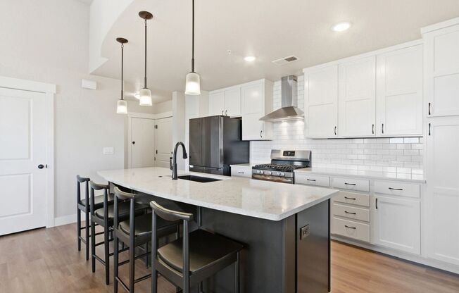 3 beds, 2 baths, $1,995, Unit APARTMENT 307