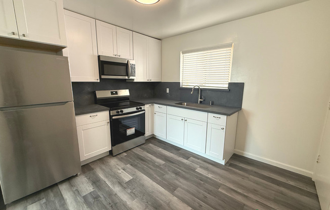 Renovated 3BR Duplex Home – Garage, Laundry, Parking