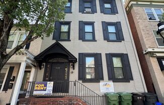 636 North New St