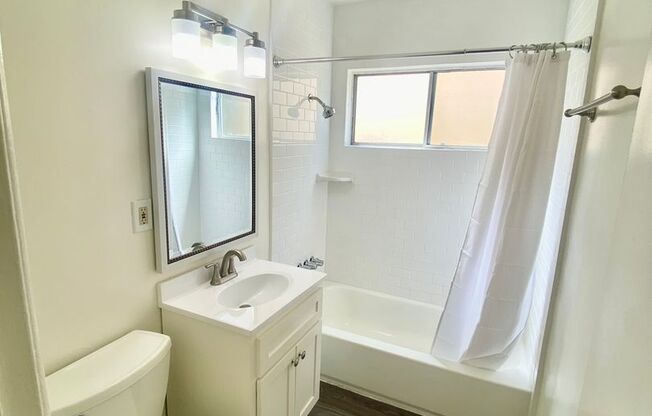 2 beds, 1 bath, $2,350, Unit B