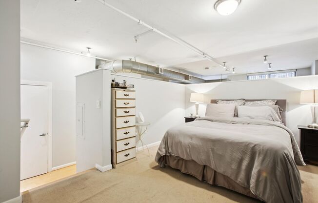 1 bed, 1 bath, $2,500