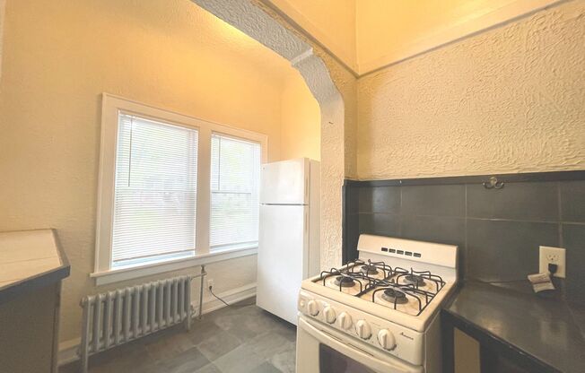 Studio, 1 bath, $850, Unit 1