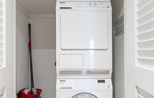 2 beds, 2 baths, 1,309 sqft, $7,000, Unit 4111