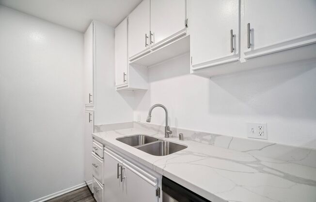 2 beds, 2 baths, 895 sqft, $2,048, Unit 102