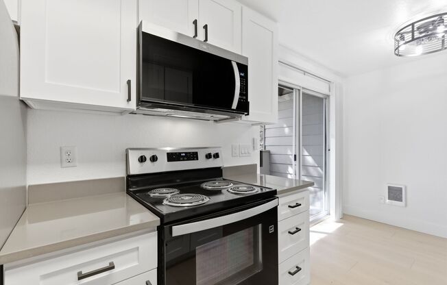 2 beds, 1 bath, 803 sqft, $1,592, Unit CMV 12223 - 305