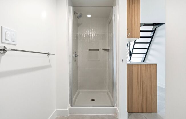 Studio, 1 bath, 421 sqft, $1,695, Unit 302-B