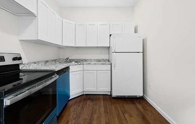 2 beds, 1 bath, $2,950, Unit 4