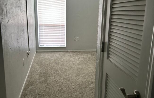 1 bed, 1 bath, 745 sqft, $1,175, Unit F4