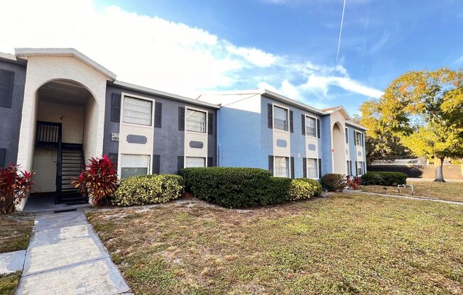 AVAILABLE NOW! Gorgeous 2/1 Condo located in front of UCF!