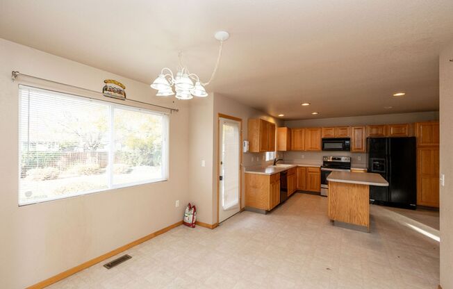 3 bed, 2.5 bath Home in English Ranch Neighborhood