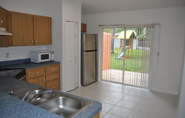 3 beds, 2 baths, $1,500