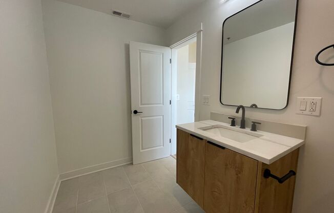 Studio, 1 bath, 415 sqft, $1,650, Unit 307