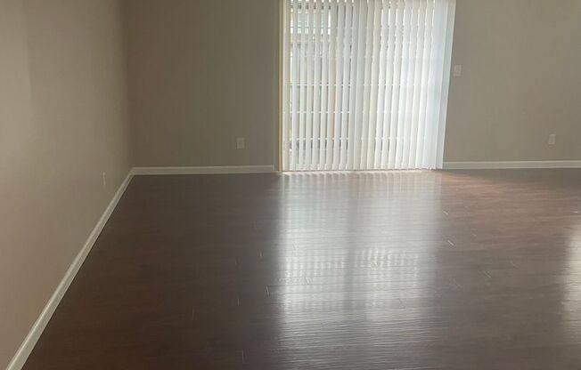 2 beds, 1 bath, 945 sqft, $1,500, Unit 090