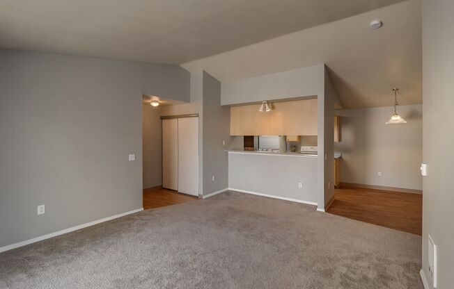 2 beds, 2 baths, $1,595, Unit 32