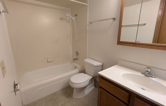 2 beds, 1 bath, 900 sqft, $1,800, Unit 302