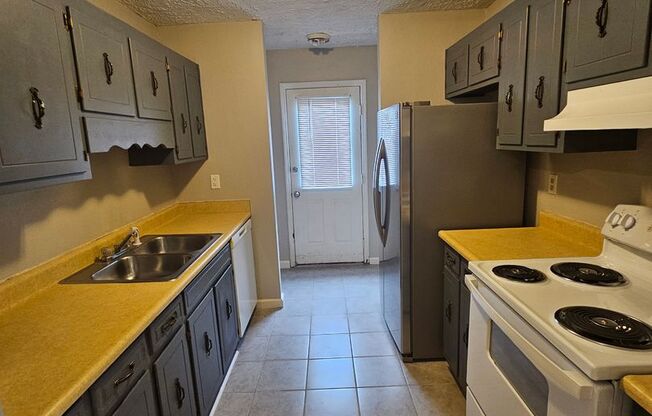 2 beds, 1 bath, $1,000