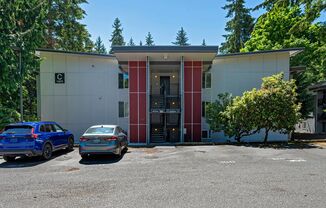 Large 2 Bedroom Condo in Bellevue - Near Microsoft Campus