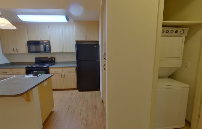 3 beds, 2 baths, 1,239 sqft, $2,625, Unit 25