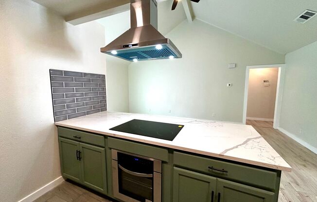 8 beds, 3 baths, $10,400, Unit House