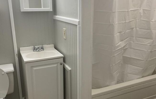 Cute 2 bedroom 1 bath