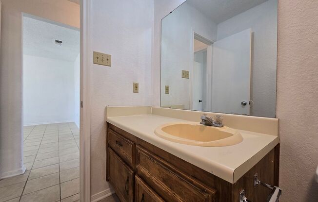 2 beds, 1 bath, $895, Unit 501 Northern Dove Lane - Unit C