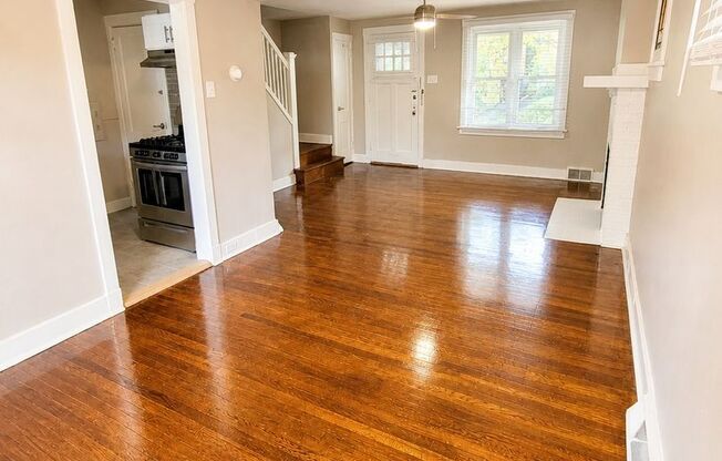 *** Mt. Lebanon Duplex for Rent with Front and Back Porch * Pet Friendly Apartment * Walk to the T * Renovated ***