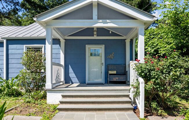 Gorgeous Renovation near Downtown Raleigh, 3 Bed, Fantastic Yard, Gardener's Dream - Pet Friendly!