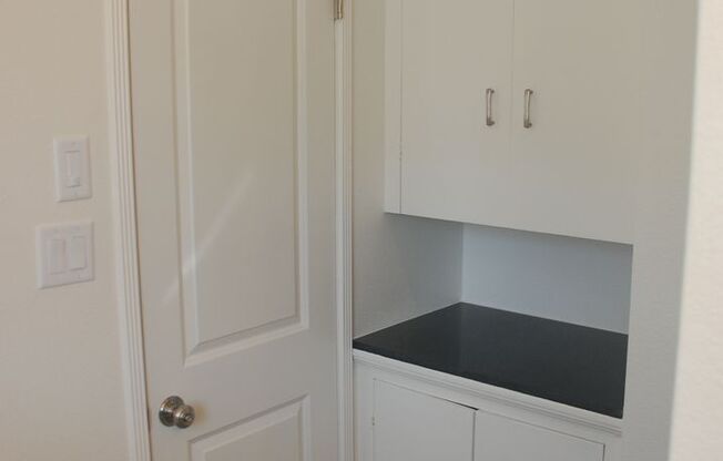 1 bed, 1 bath, $2,800, Unit 211