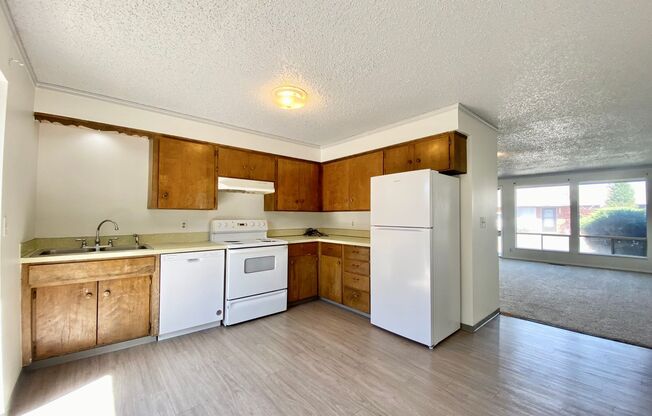 911 South 48th Ave