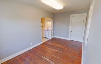 1 bed, 1 bath, $1,095, Unit #4