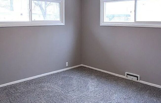 Don't Miss Out on This Charming 3 Bed, 1 Bath Home in South Kansas City!
