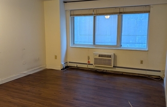 1 bed, 1 bath, 570 sqft, $2,700, Unit 702