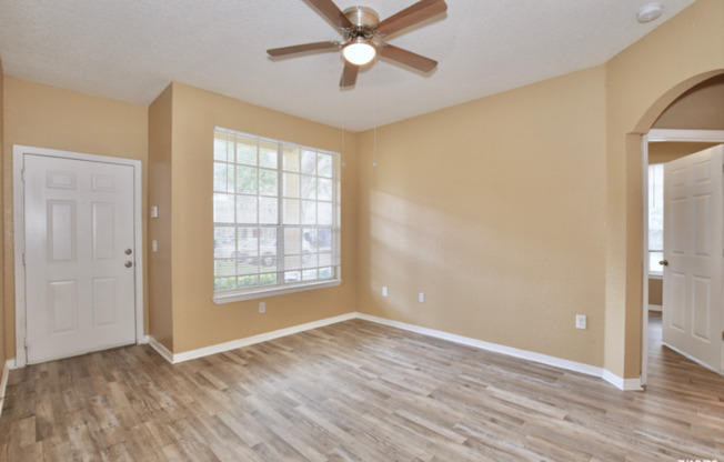Perfect 2/2 Split Floorplan Condo with Washer/Dryer in Lovely Crescent Place at Lake Lotus Condominiums - Altamonte Springs!