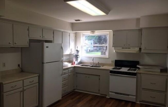 3 beds, 1 bath, $1,450