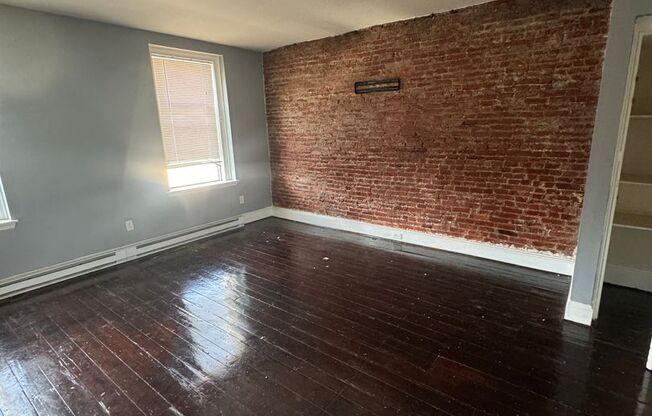 2 beds, 1 bath, $1,500, Unit 609 N. 11th St. C